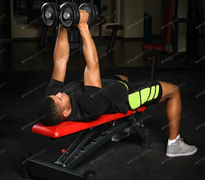 Krachttraining thuis voor hardlopen dumbbell fly
