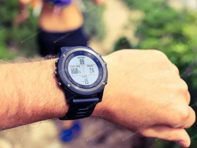 wrist-watch-people-running-crete-blurred-v4953px